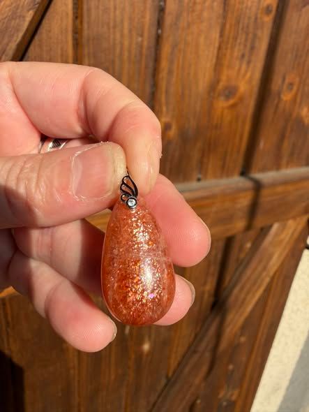 Pendentif en pierre de soleil Pendentif en pierre de soleil