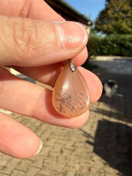 Pendentif en pierre de lune pêche Pendentif en pierre de lune pêche