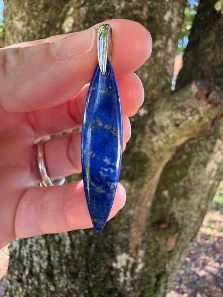 Pendentif en lapis lazuli Pendentif en lapis lazuli