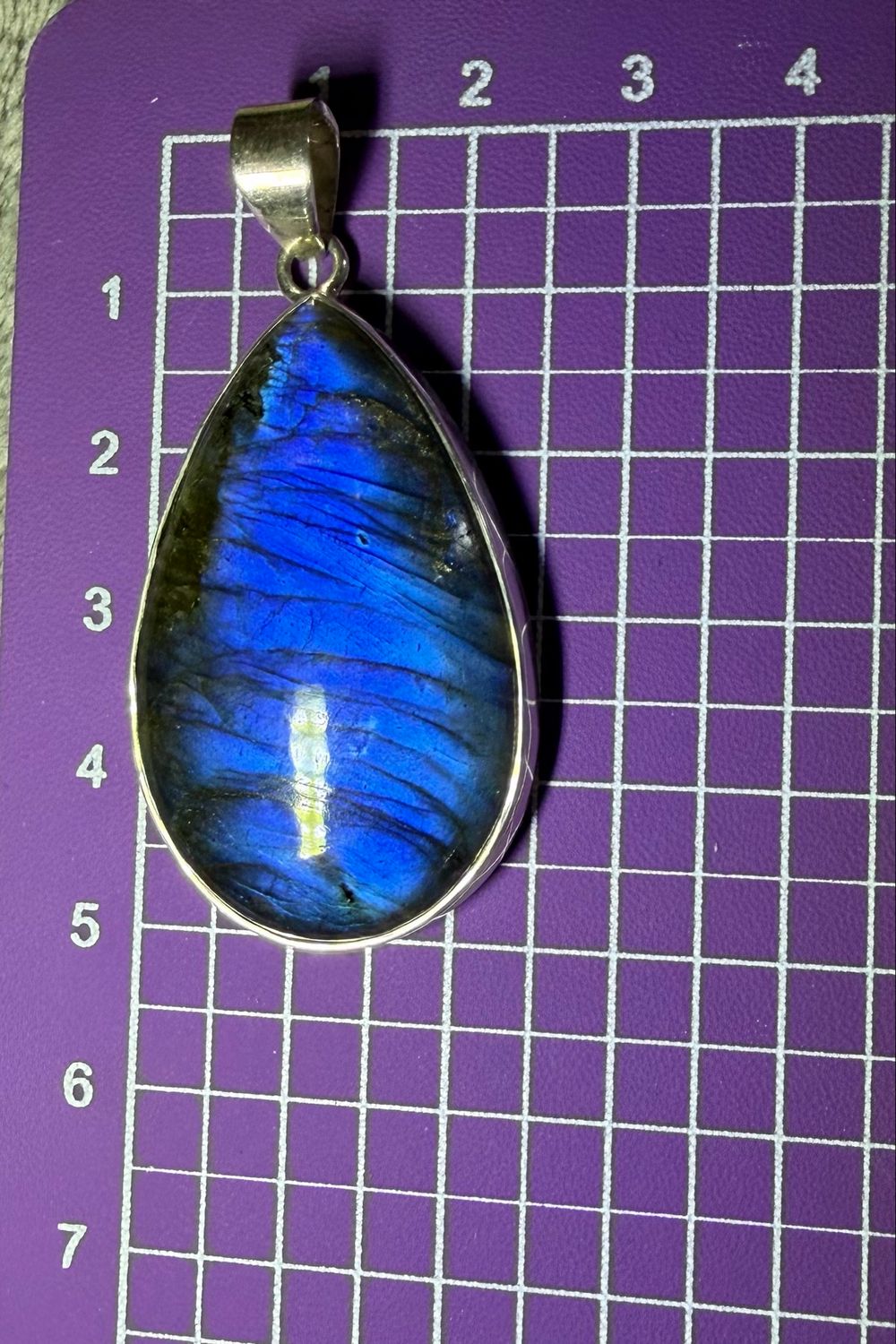 Pendentif en labradorite bleue Pendentif en labradorite bleue