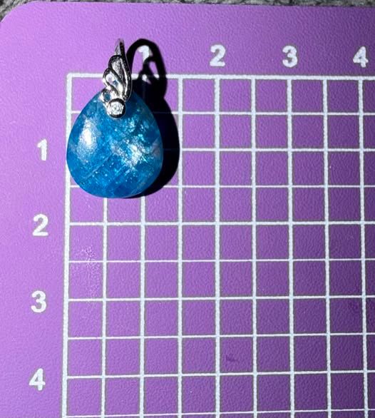 Pendentif en apatite Pendentif en apatite