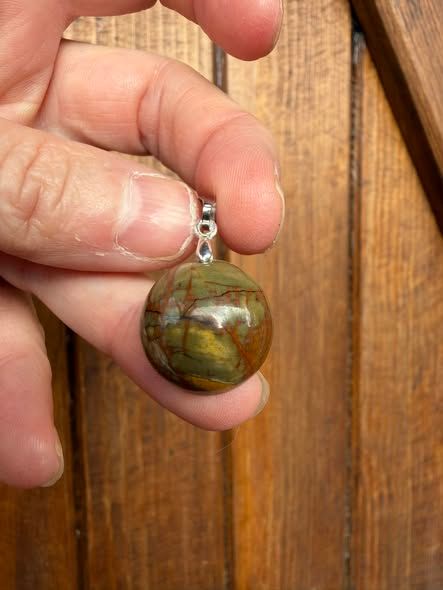 ​Pendentif en jaspe Picasso