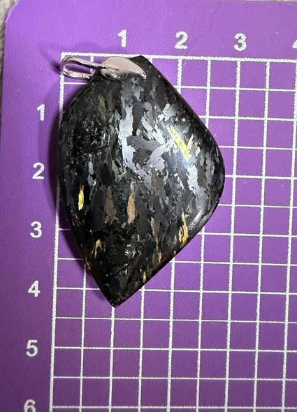 Pendentif en sublime Nuummite Pendentif en sublime Nuummite