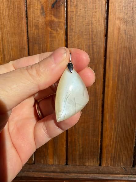 ​Pendentif en pierre de lune adulaire