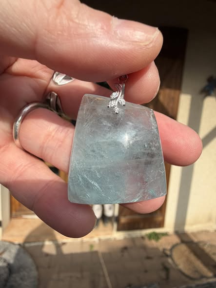 Pendentif fluorine et son superbe bleue