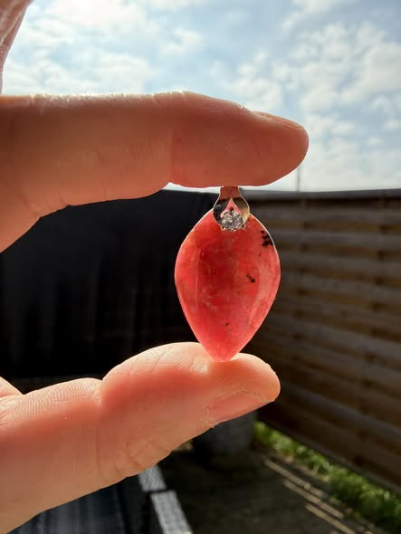 Pendentif en sublime rhodonite