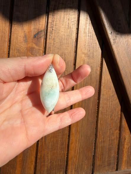 Pendentif en aragonite bleue Pendentif en aragonite bleue