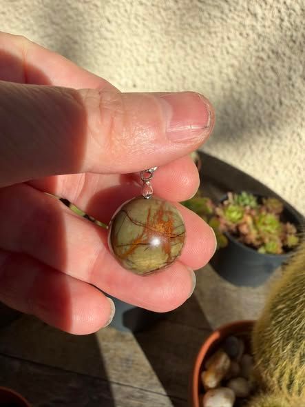 ​Pendentif en jaspe Picasso