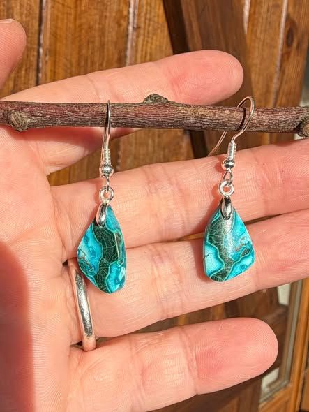 Boucles d oreilles en chrysocolle et malachite