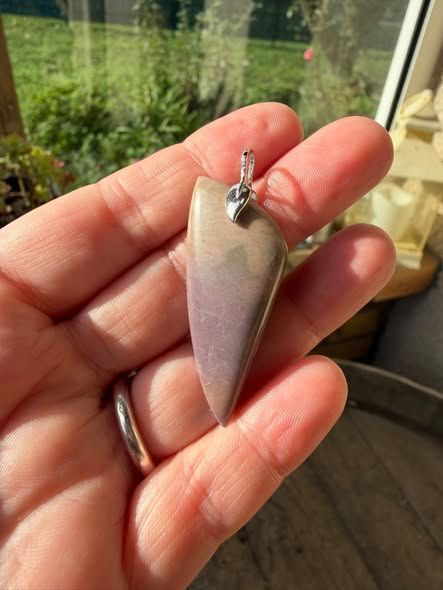 ​Pendentif en spurrite