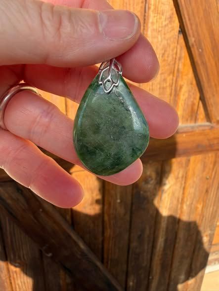 Pendentif en Diopside Pendentif en Diopside