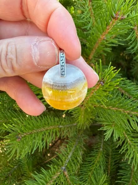 ​Pendentif en jaspe bumblebee