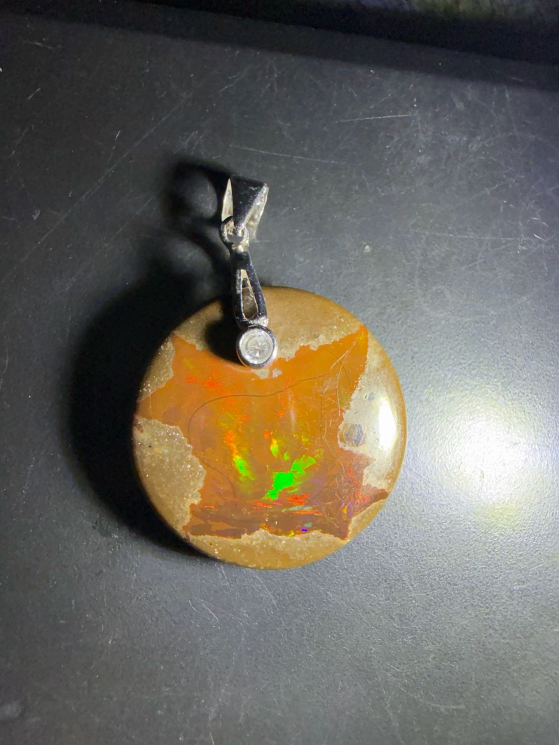 Pendentif en opale chocolat Pendentif en opale chocolat