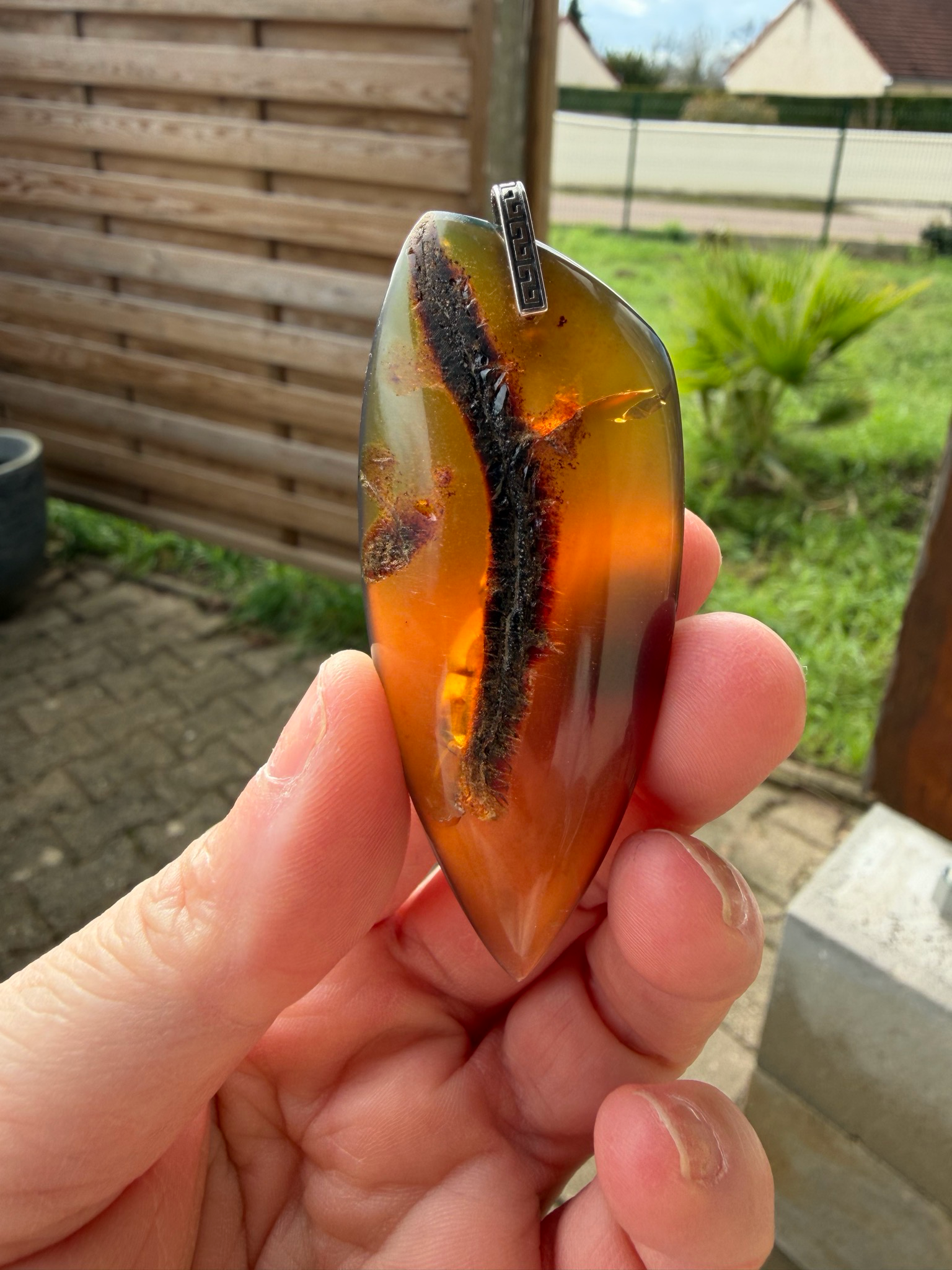 Pendentif en ambre bleue
