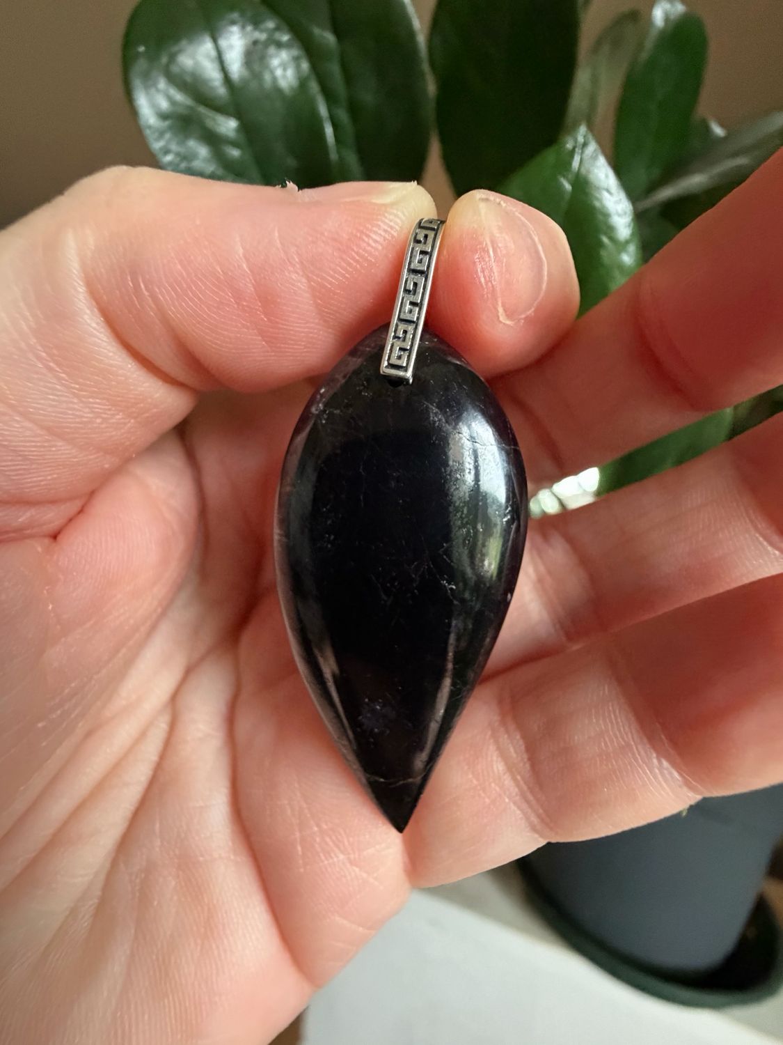 Pendentif en purpurite Pendentif en purpurite