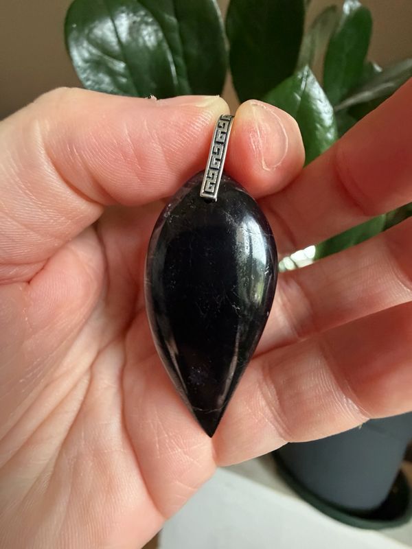 Pendentif en purpurite