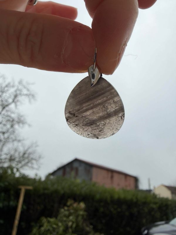 Pendentif en Agni manitite