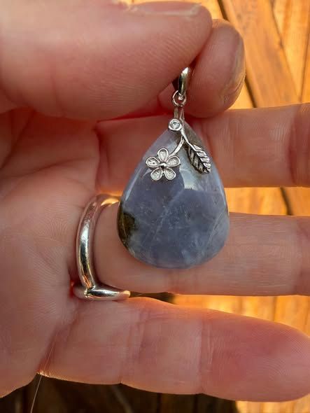 ​Pendentif en hackmanite