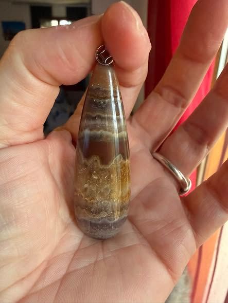 Sublime pendentif en Agate amethyste de Châtelperron Sublime pendentif en Agate amethyste de Châtelperron