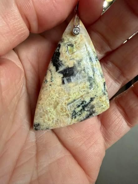 ​Pendentif en turquoise lemon