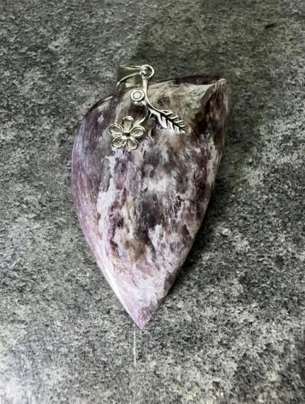 ​Pendentif en charoite