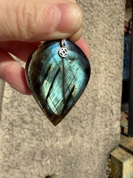 ​Pendentif en labradorite