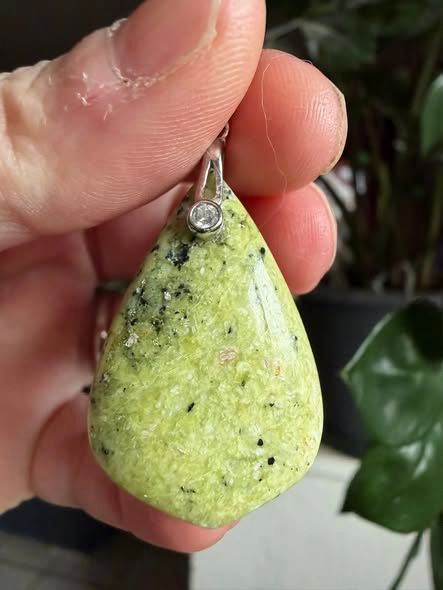 ​Pendentif en lizardite