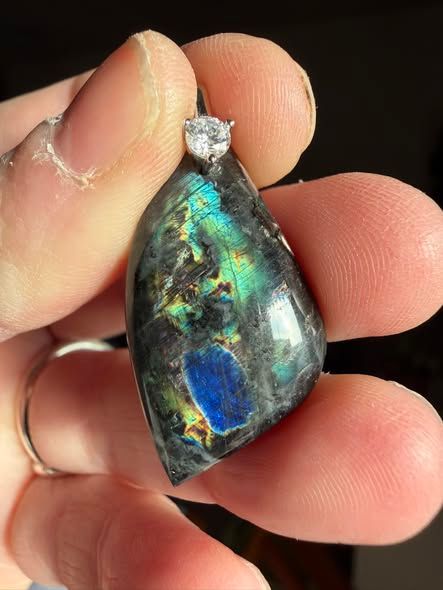 ​Pendentif en spectrolite