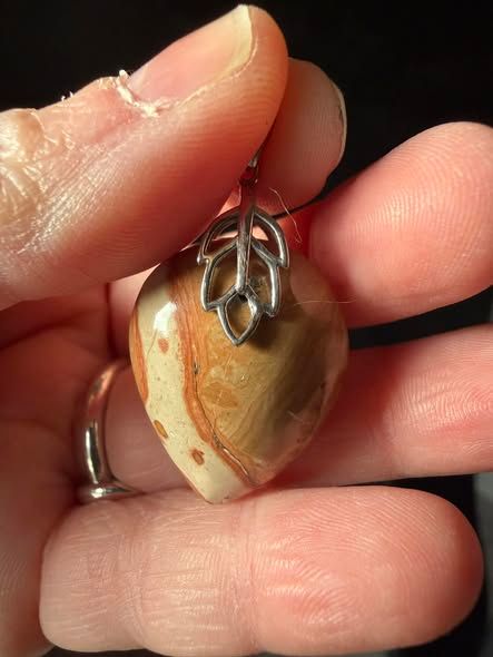 ​Pendentif en leopardite