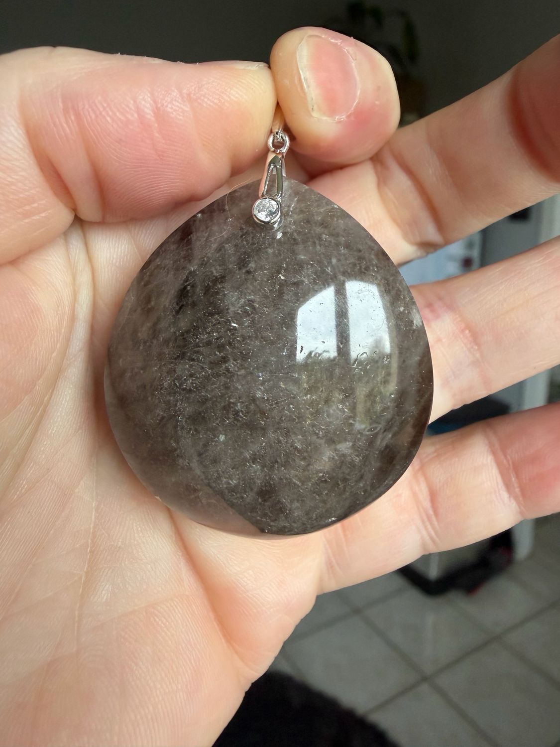 Pendentif en pierre de lune noire Pendentif en pierre de lune noire