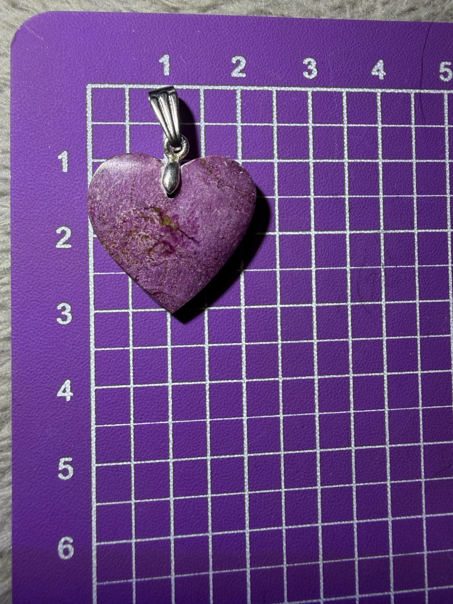 Pendentif en cœur de Stichtite