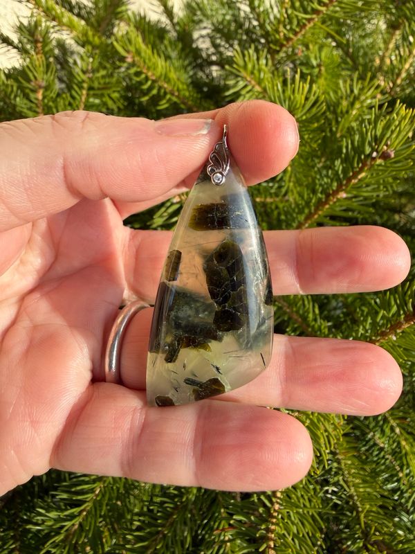 Pendentif en prehnite et epidote