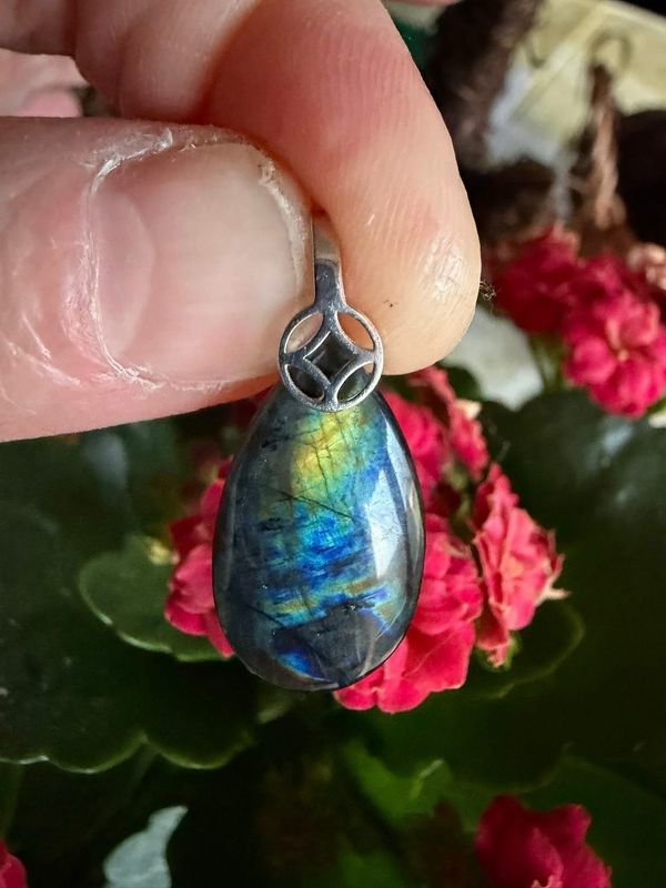 Pendentif en spectrolite