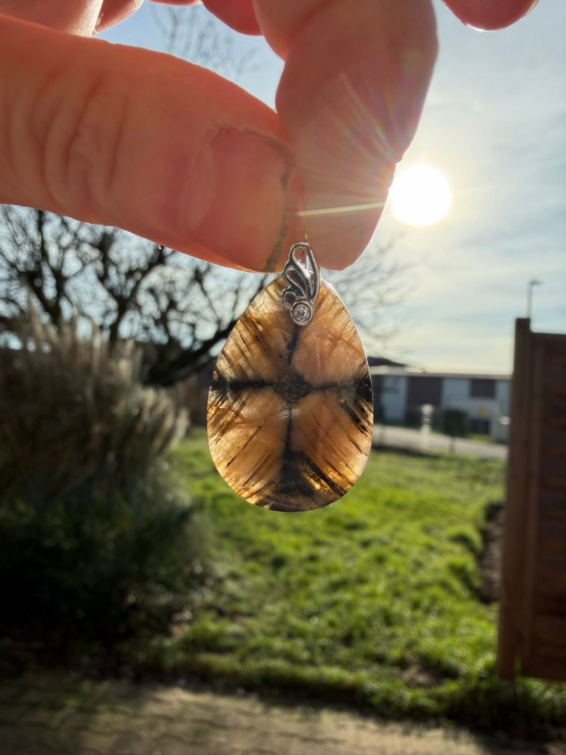 Pendentif en chiastolite Pendentif en chiastolite