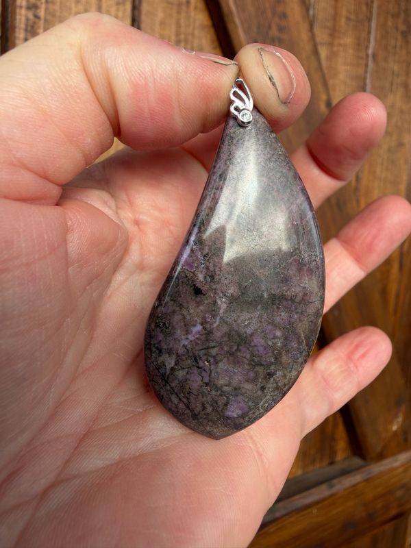 Pendentif en jade lilas