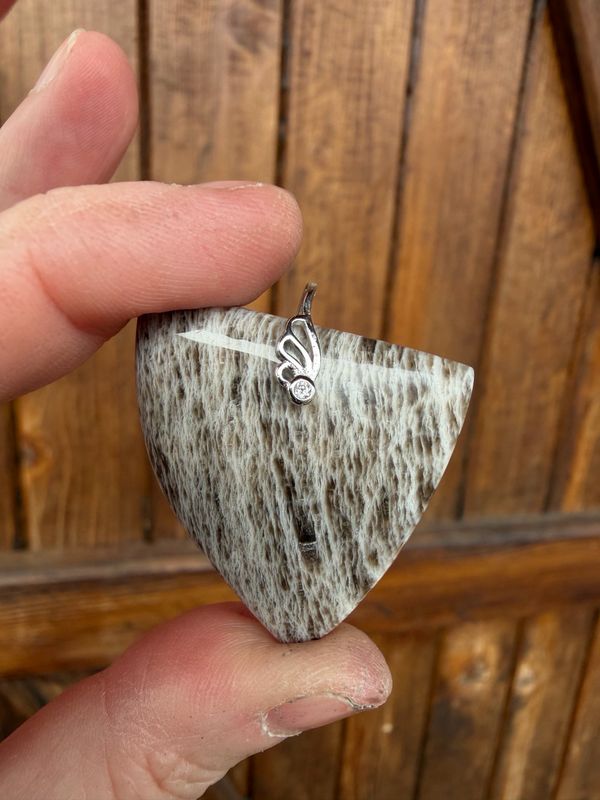 Pendentif en pierre de lune du Groenland