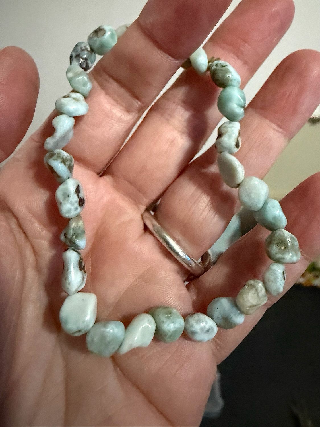 Bracelet en pierres roulées de larimar