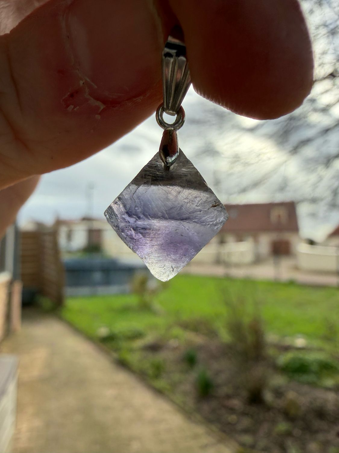 Pendentif en fluorite octaèdre Pendentif en fluorite octaèdre