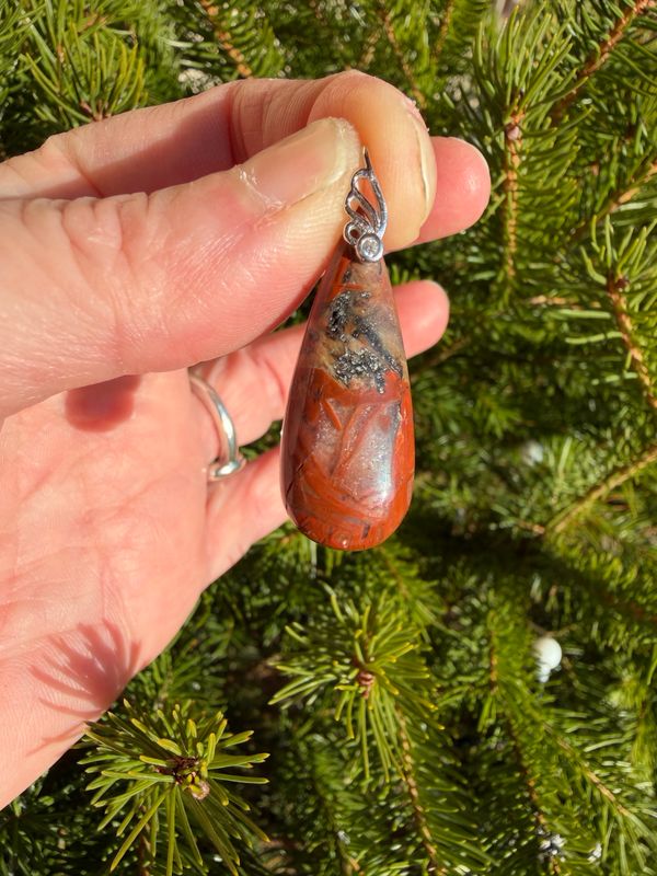 Pendentif en agate de saphoz et hématite