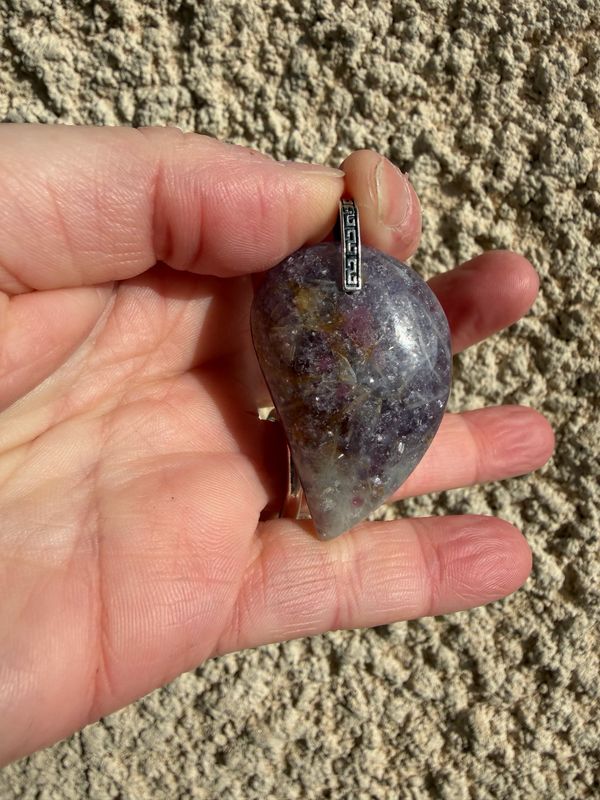 Pendentif en lepidolite mica