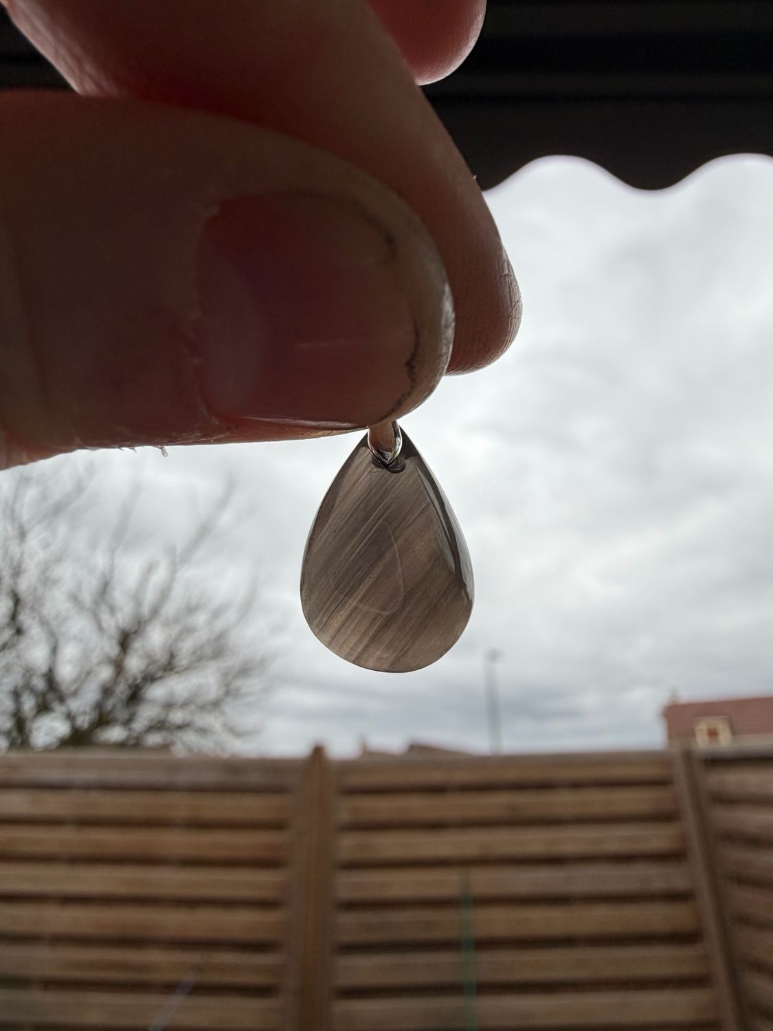 Pendentif en obsidienne larme d apache