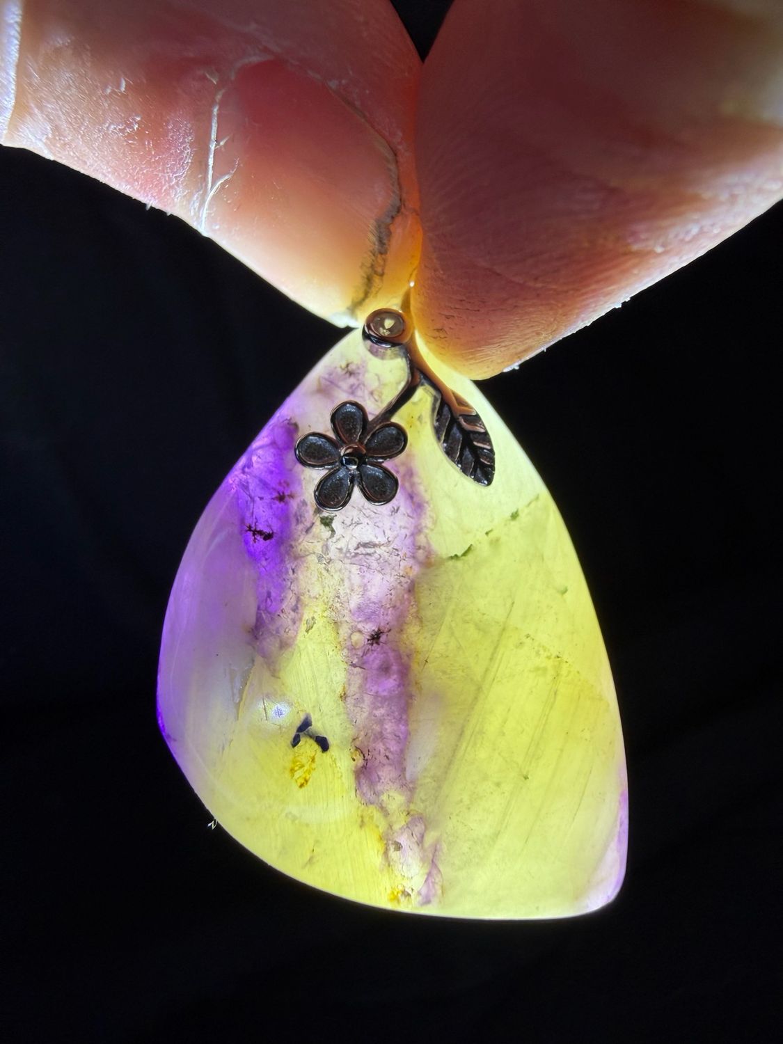 Pendentif en Fluorite et feldspath Pendentif en Fluorite et feldspath