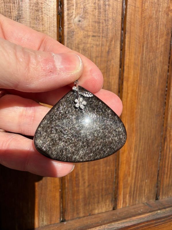 Pendentif en obsidienne argentée