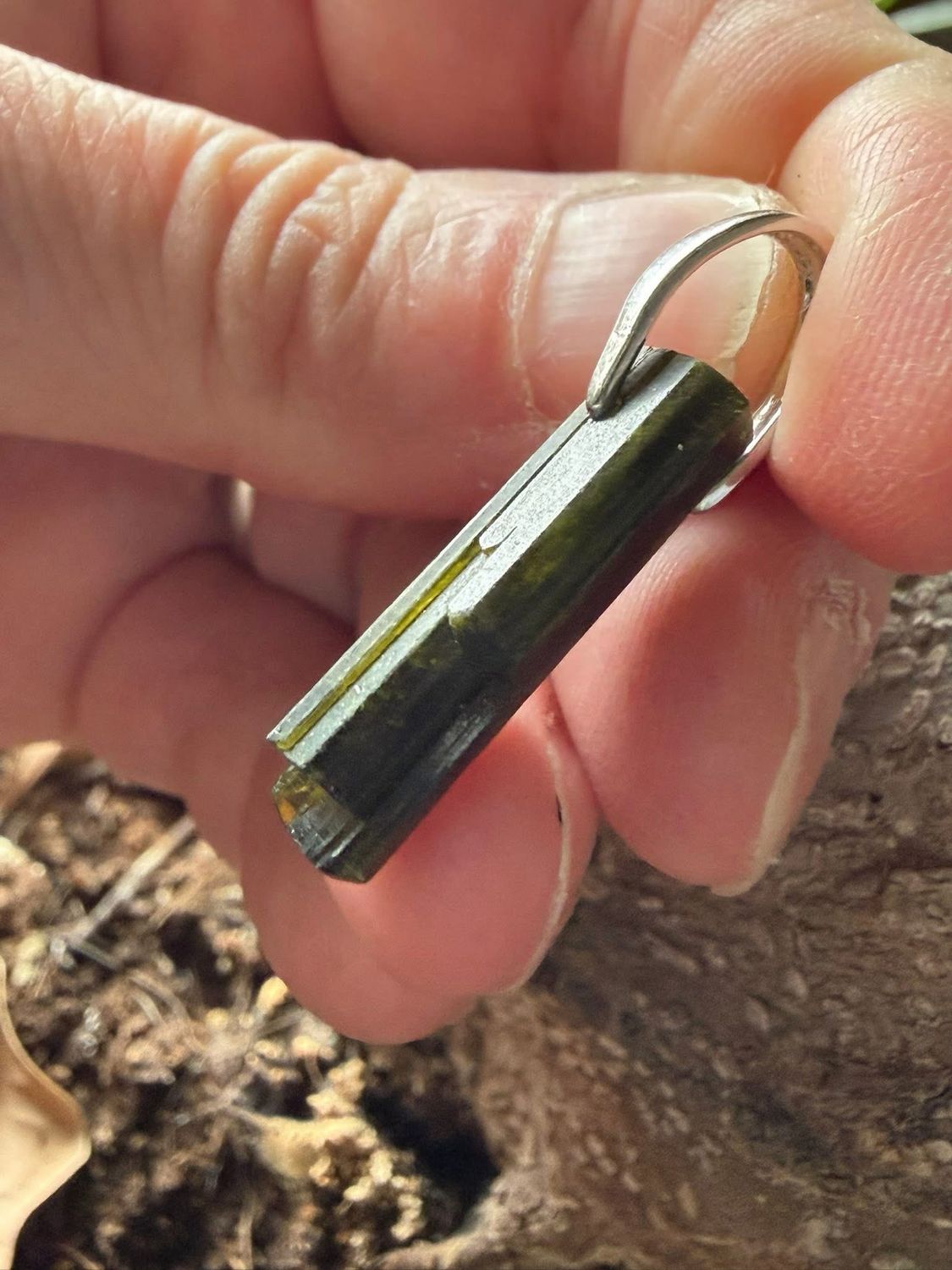 Pendentif en epidote Pendentif en epidote