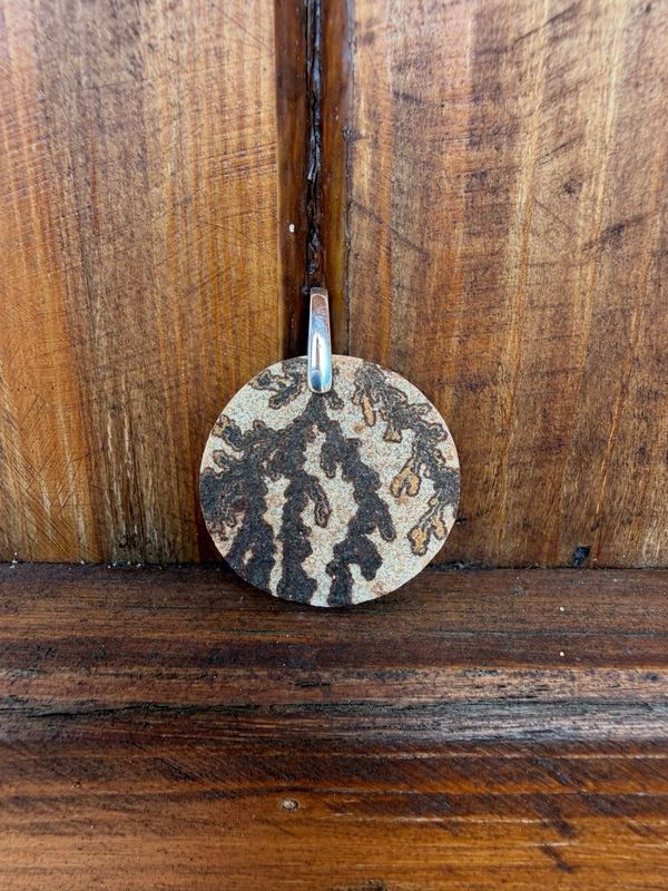 Pendentif en psilomelane dendritique