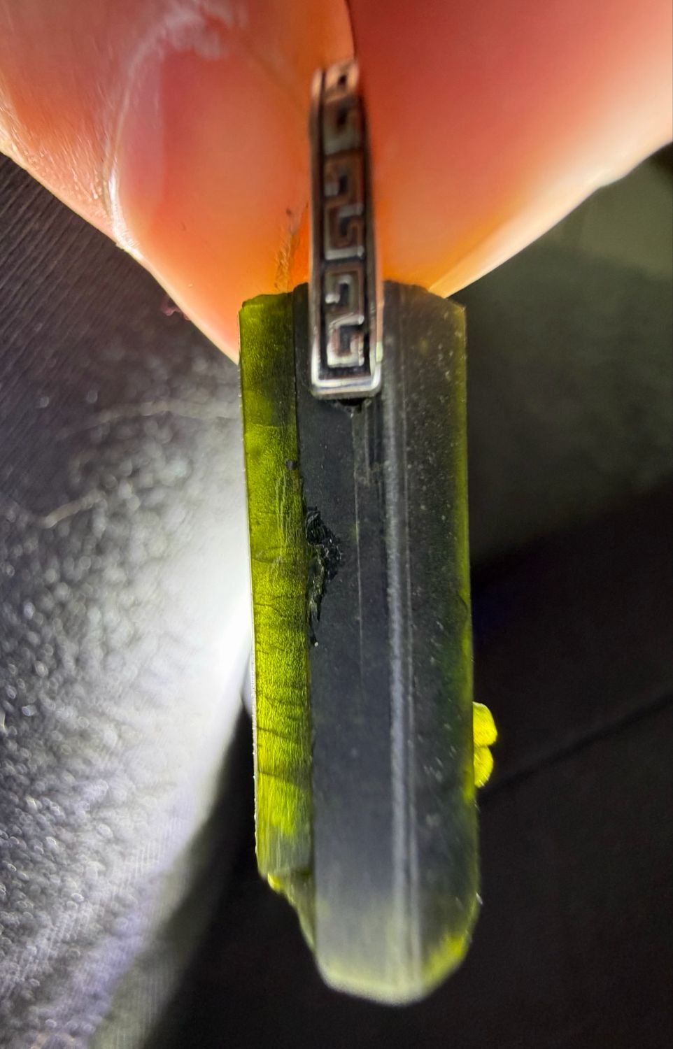 Pendentif en epidote Pendentif en epidote