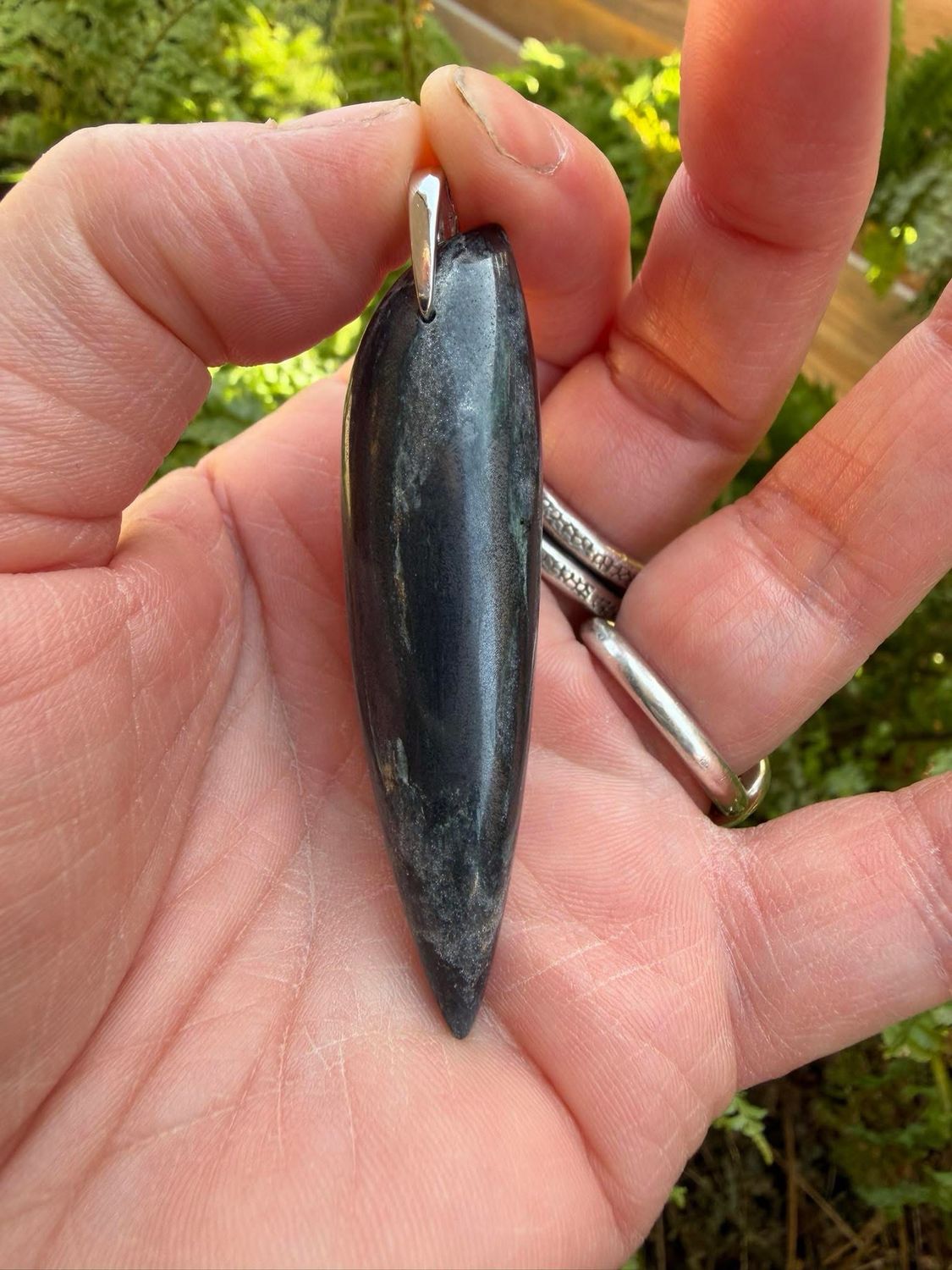 Pendentif en Isua stone