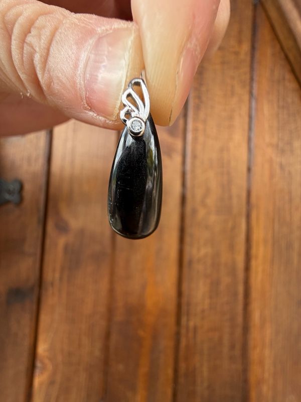 Pendentif en epidote