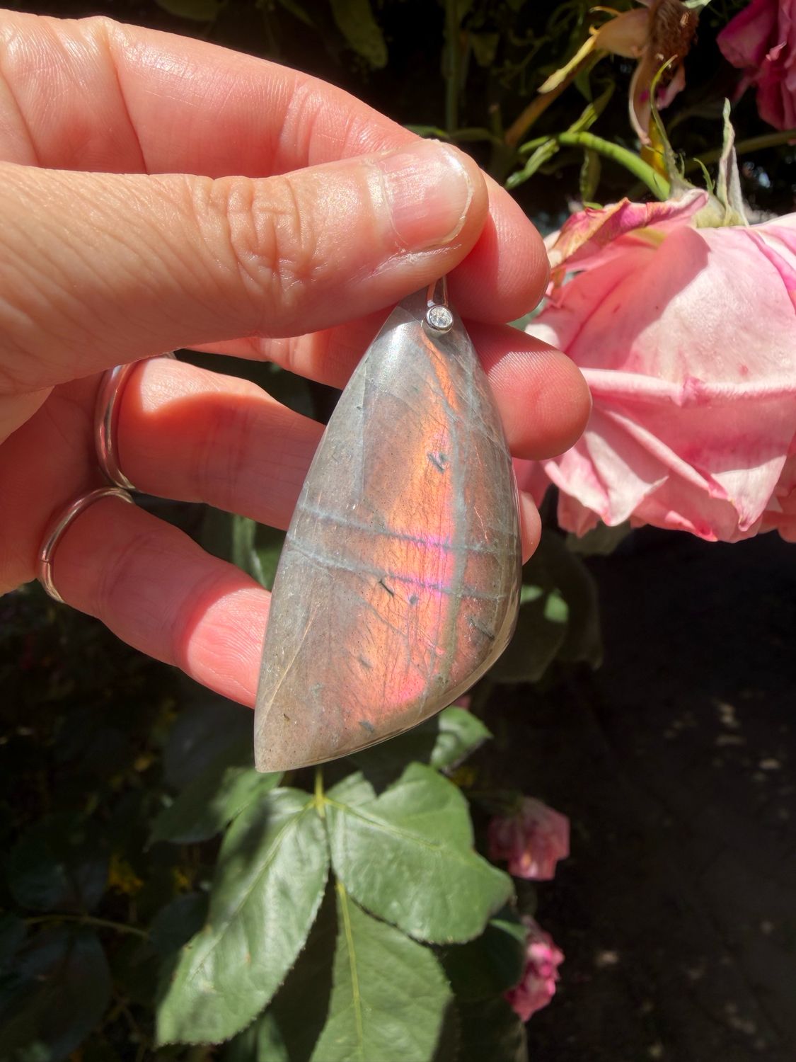 Pendentif en labradorite rose et mauve