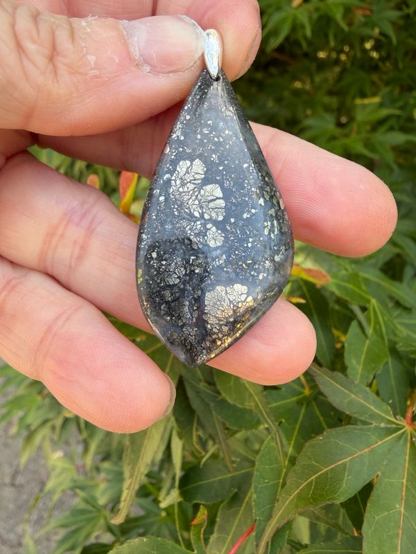 Pendentif en marcassite et calcédoine